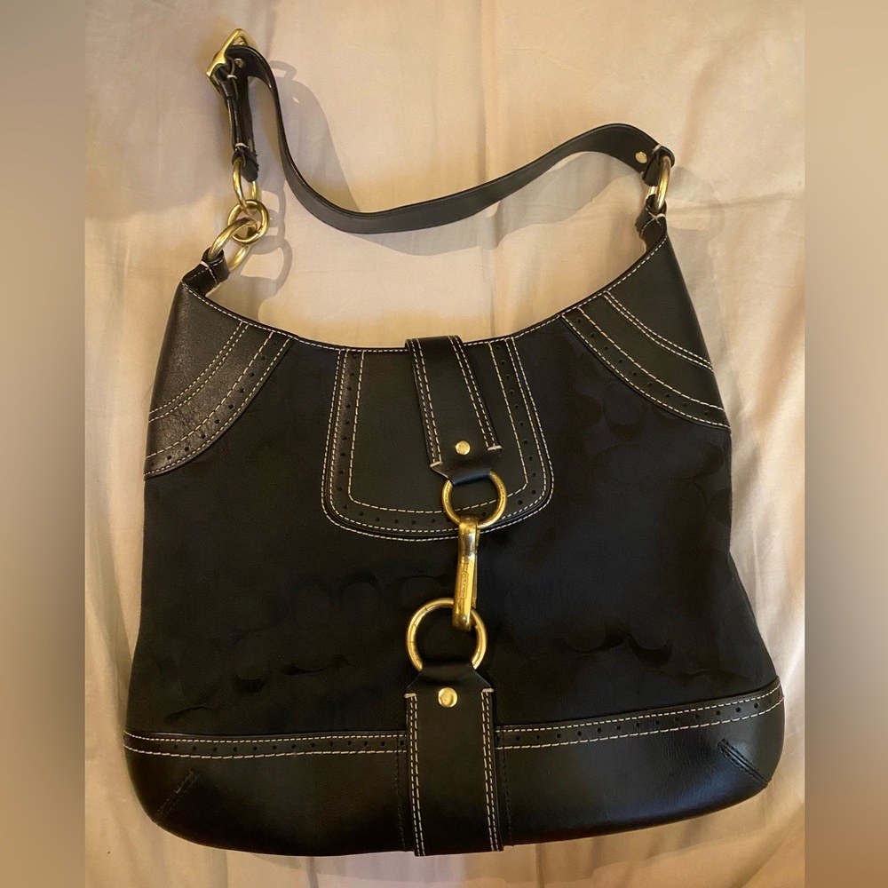 COACH J0668- 10535 Hampton Black Signature Jacquard Shoulder Bag